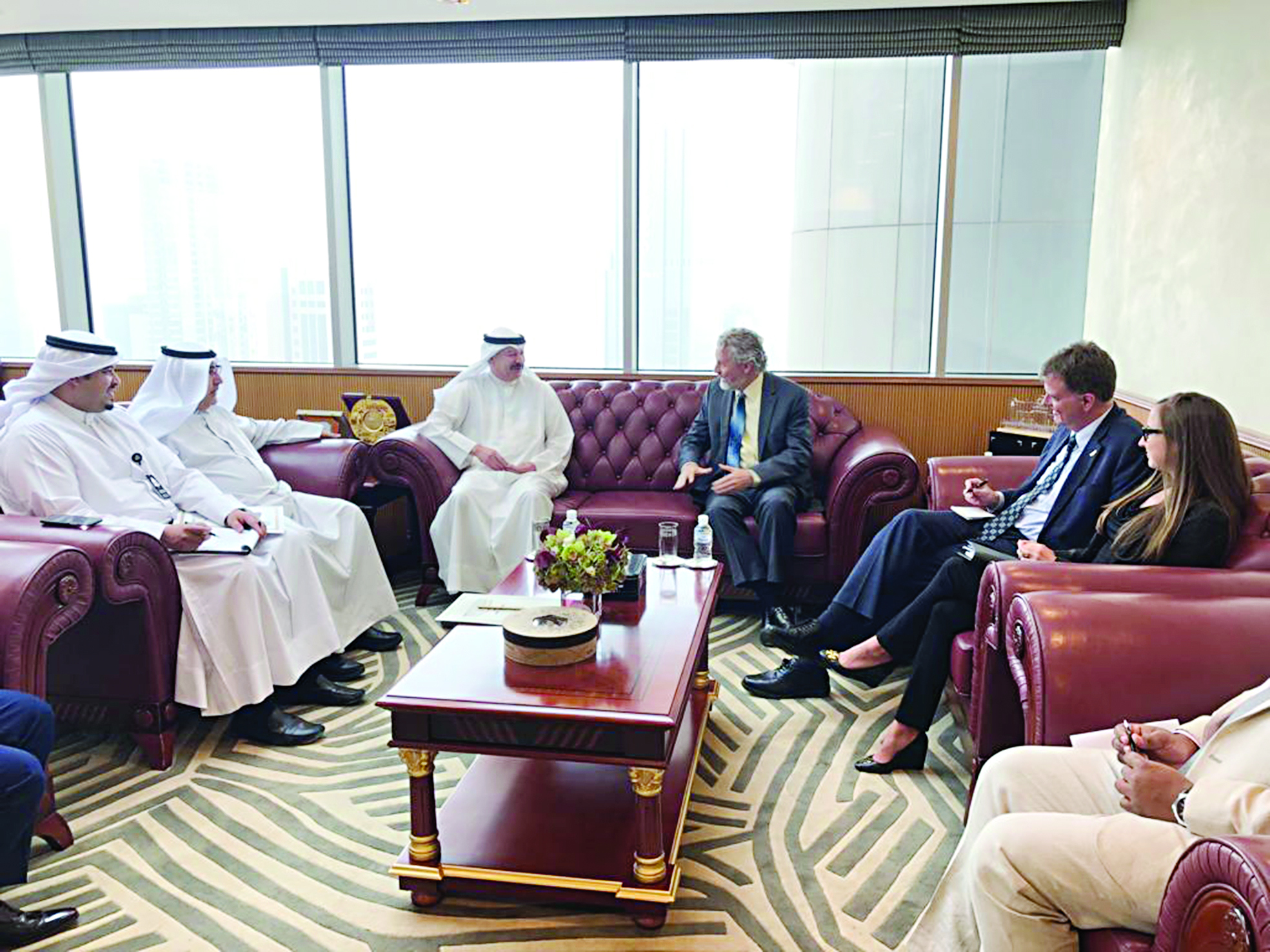 السريع مستقبلاً الوفد الأميركي