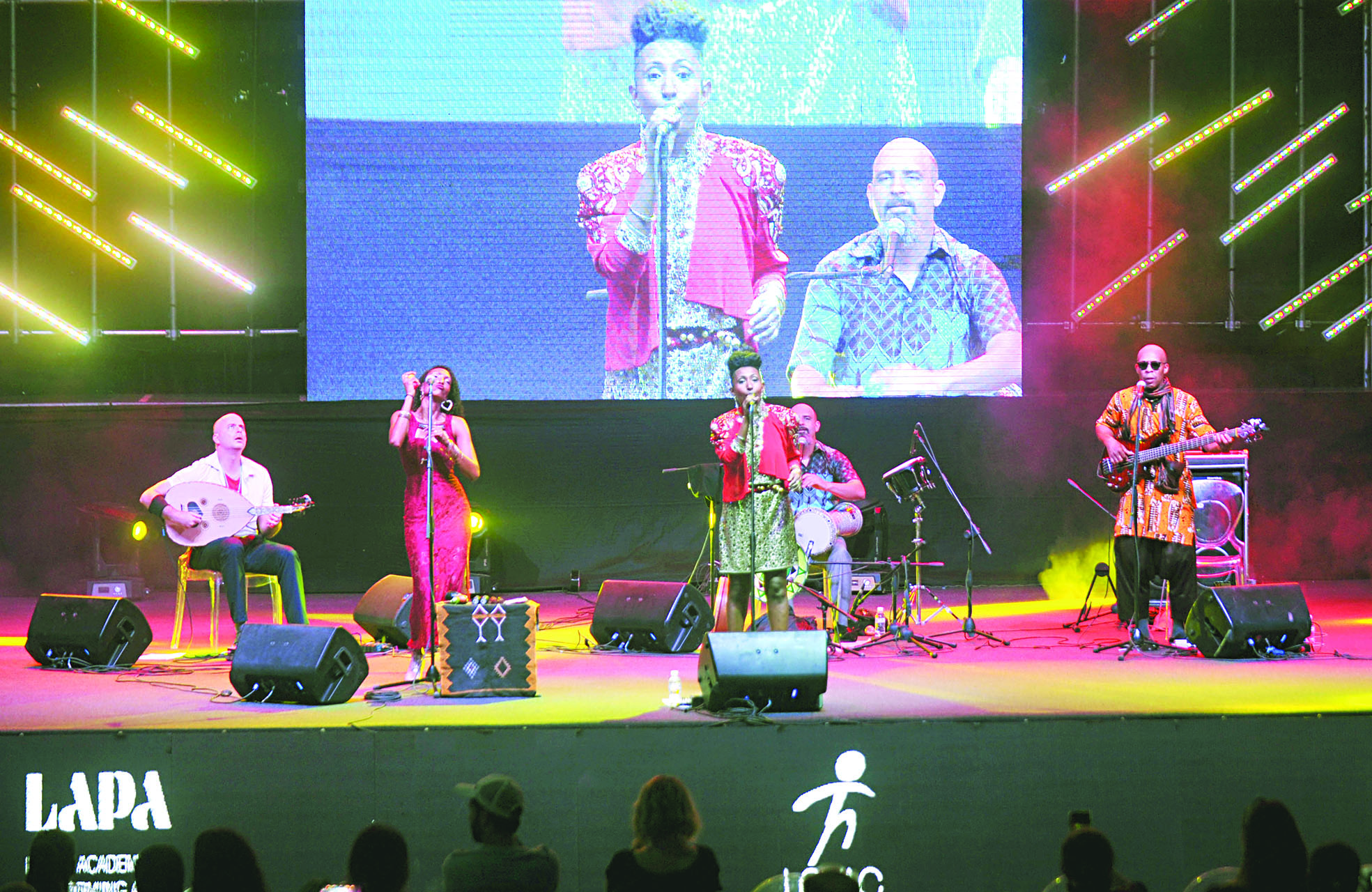 u00abu0627u0644u0644u0624u0644u0624u0629 u0627u0644u0633u0645u0631u0627u0621u00bb u0645u0639 u0641u0631u0642u062au0647u0627 u00abu0627u0644u0633u0627u0631u0629 u0648u0627u0644u0646u0648u0628u0627u062au0648u0646u0632u00bb