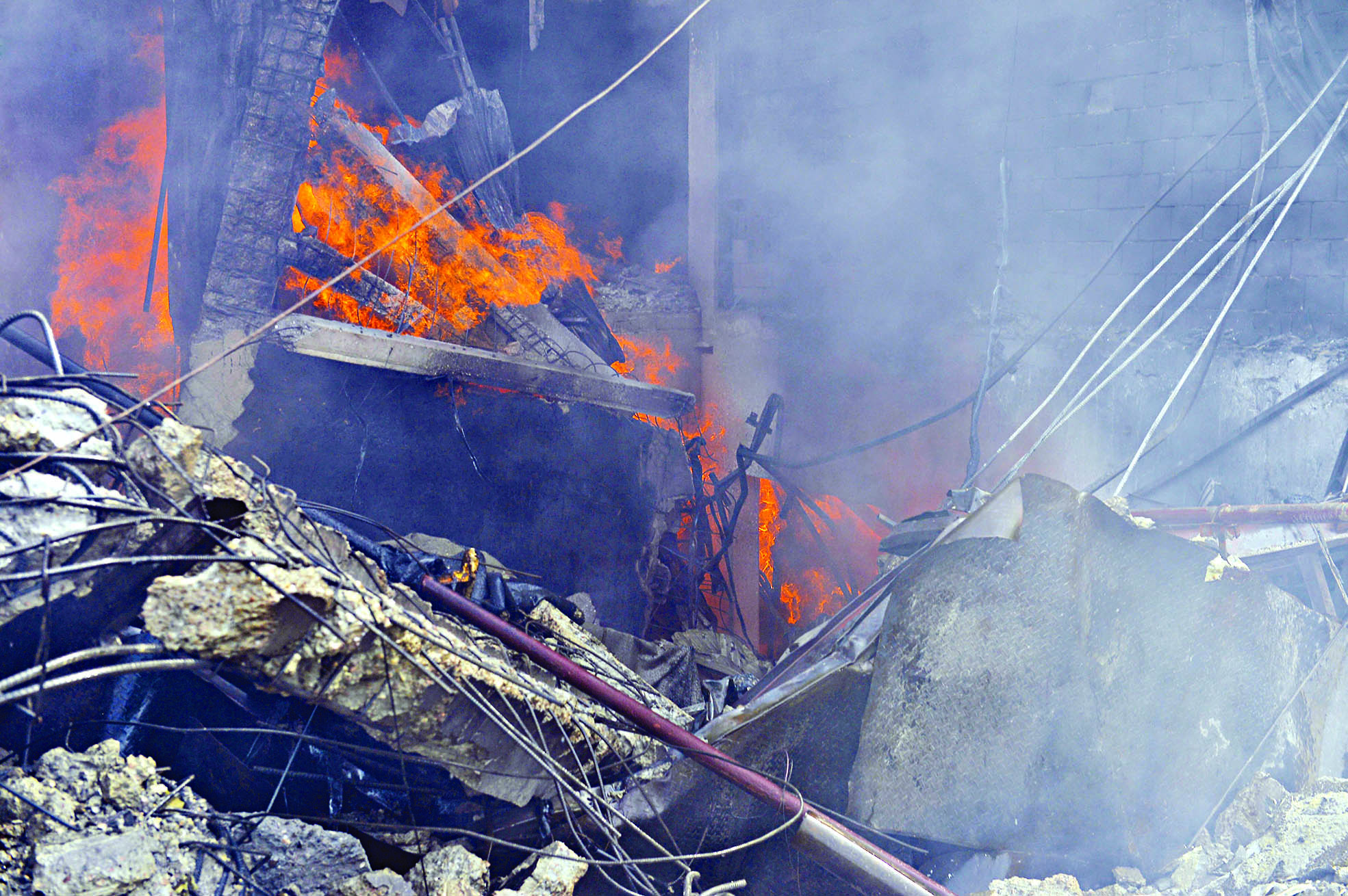 u0627u0644u0646u0627u0631 u062au0644u062au0647u0645 u0627u0644u0645u0643u0627u0646t (u062au0635u0648u064au0631 u0623u0633u0639u062f u0639u0628u062fu0627u0644u0644u0647)