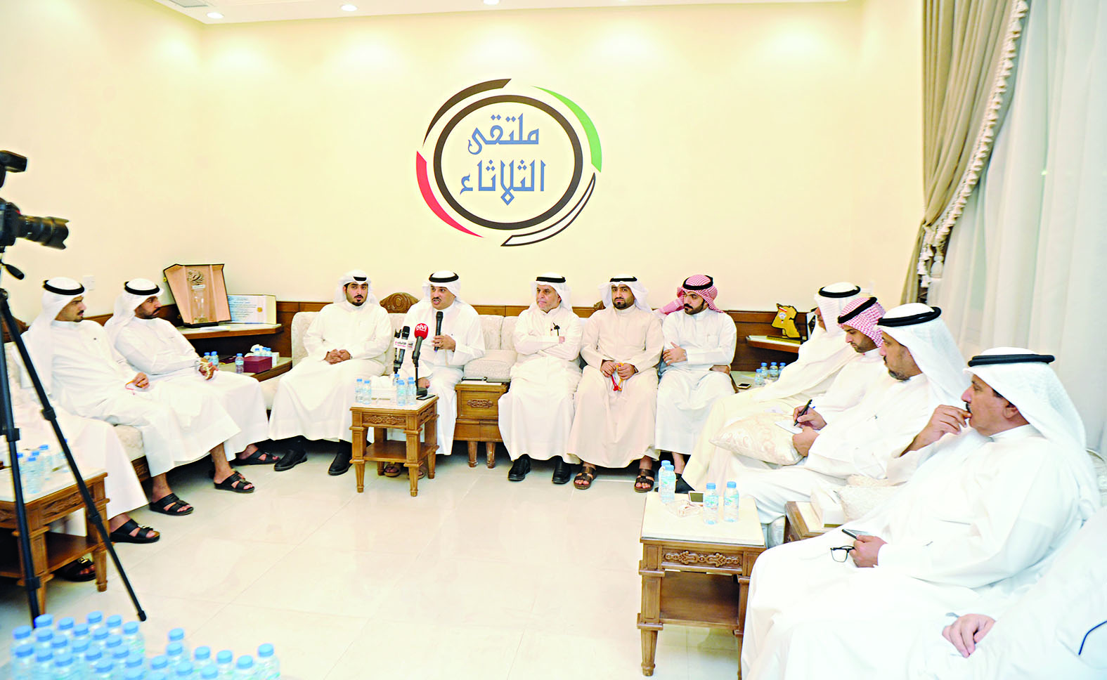 u0627u0644u062cu0644u0627u0648u064a u0645u062au062du062fu062bu0627u064b u0641u064a u0645u0644u062au0642u0649 u0627u0644u062bu0644u0627u062bu0627u0621 t(u062au0635u0648u064au0631 u0628u0633u0627u0645 u0632u064au062fu0627u0646)