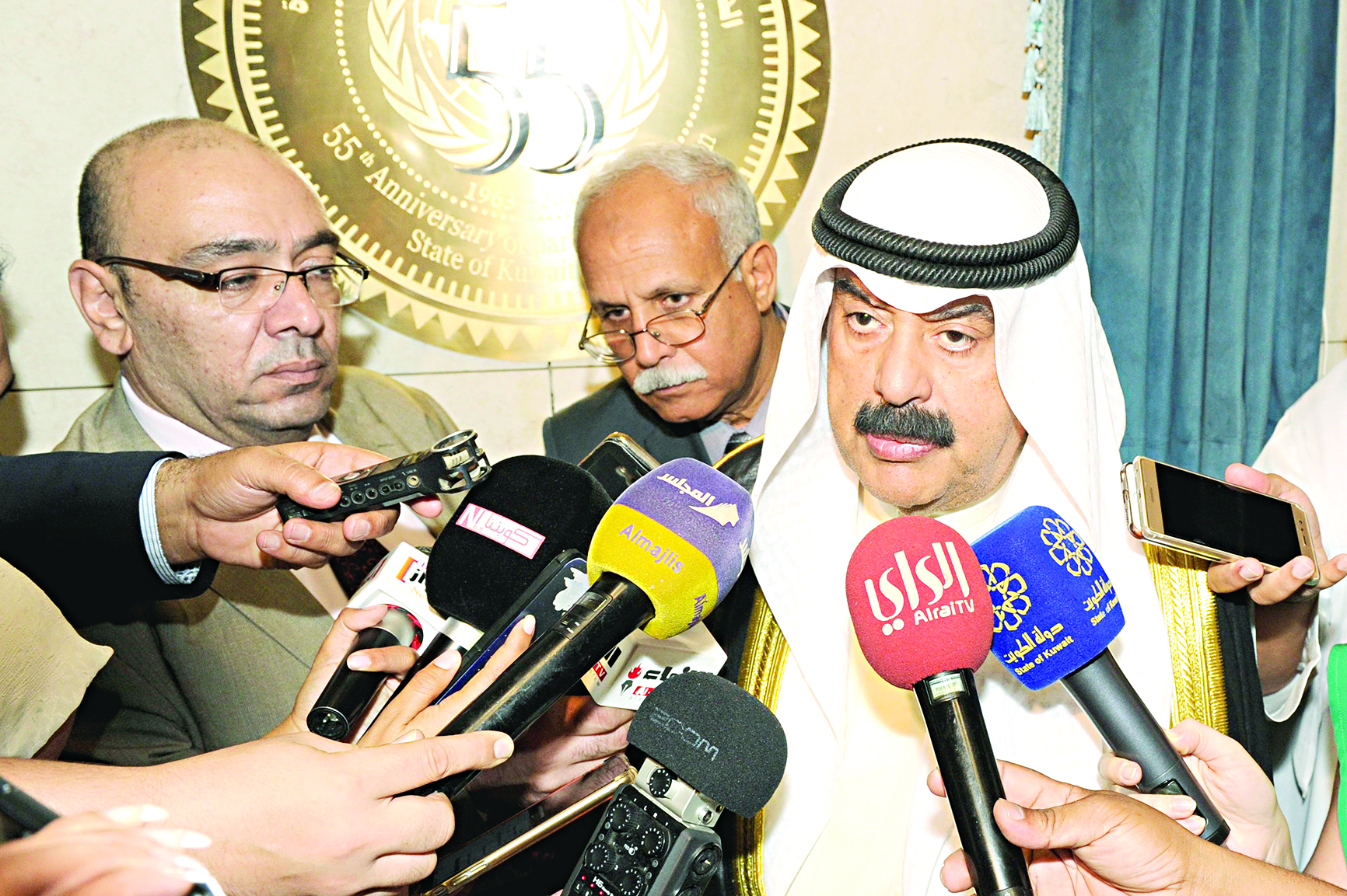 الجارالله متحدثاً للصحافيين