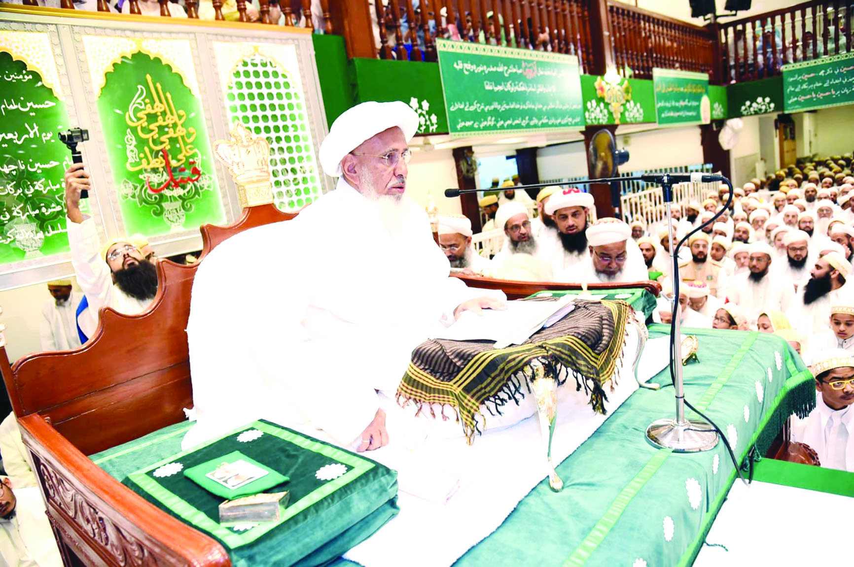 u0633u0644u0637u0627u0646 u0627u0644u0628u0647u0631u0629 u064au0644u0642u064a u0643u0644u0645u062au0647 u0641u064a u0623u0631u0628u0639u064au0646 u0627u0644u062du0633u064au0646