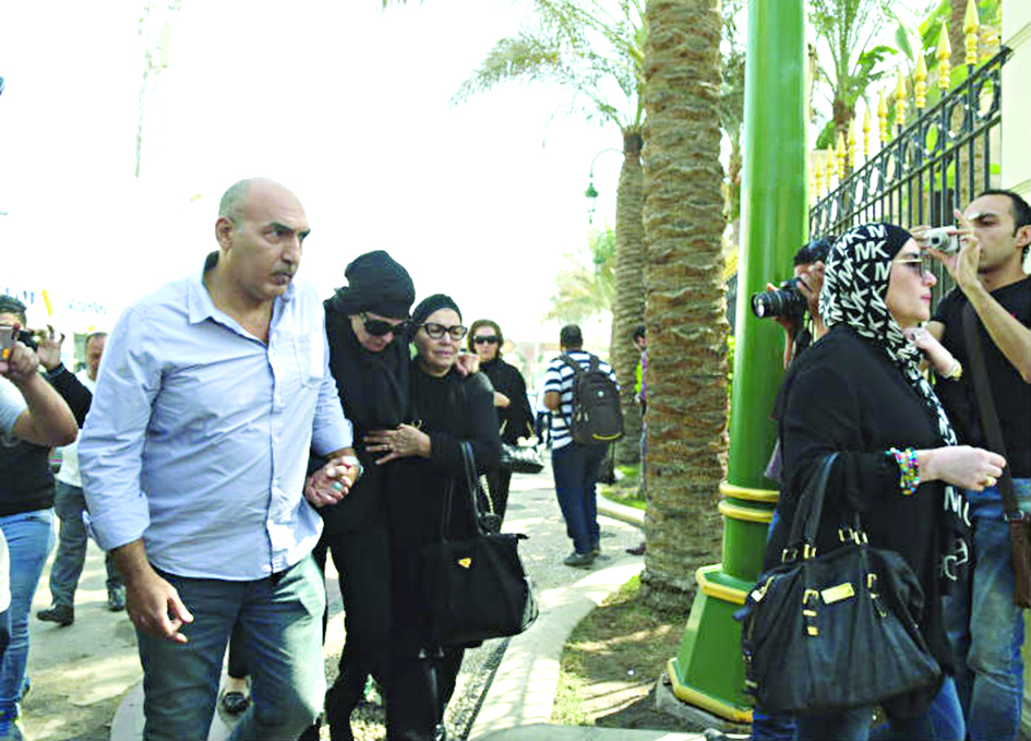 u0646u062cu0644u0627u0621 u0641u062au062du064a u0641u064a u062cu0646u0627u0632u0629 u0632u0648u062cu0647u0627 