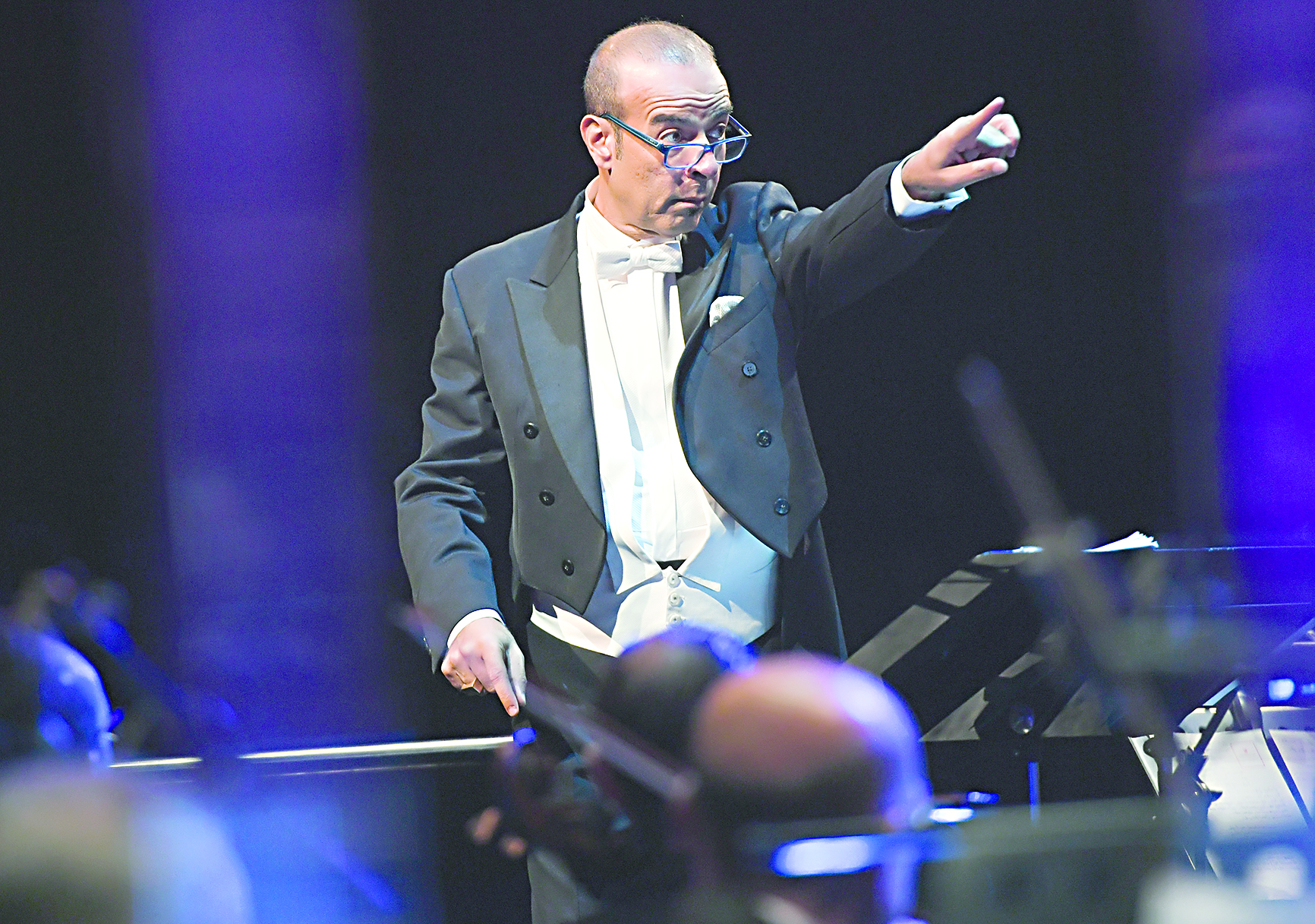 نادر عباسي يقود الأوركسترا