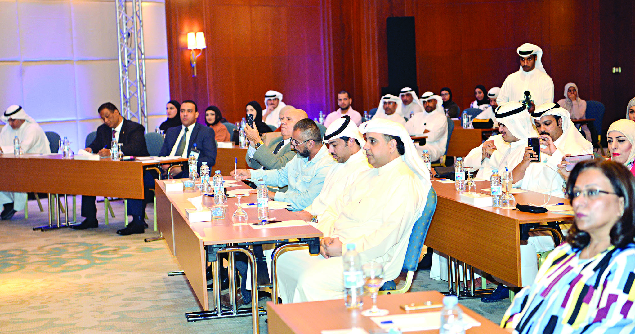 u0627u0644u062eu0645u064au0633 u0648u0627u0644u0645u0634u0627u0631u0643u0648u0646 u0641u064a u0627u0641u062au062au0627u062d u0627u0644u0645u0644u062au0642u0649t (u062au0635u0648u064au0631 u0646u0627u064au0641 u0627u0644u0639u0642u0644u0629)