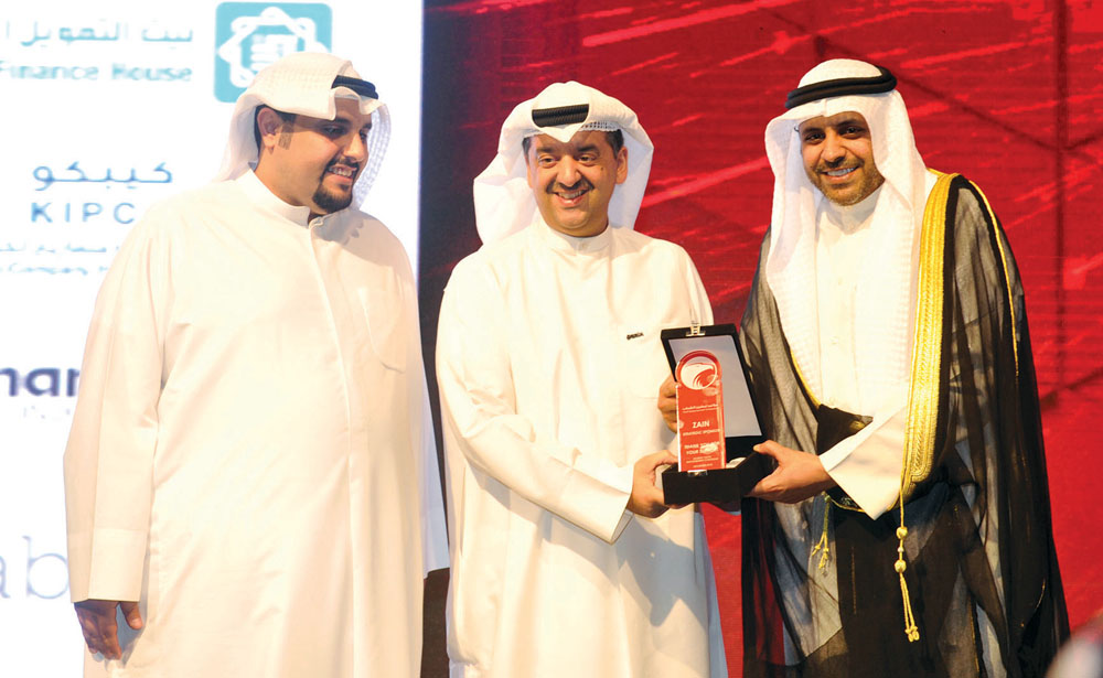 درع تكريمية لوليد الخشتي