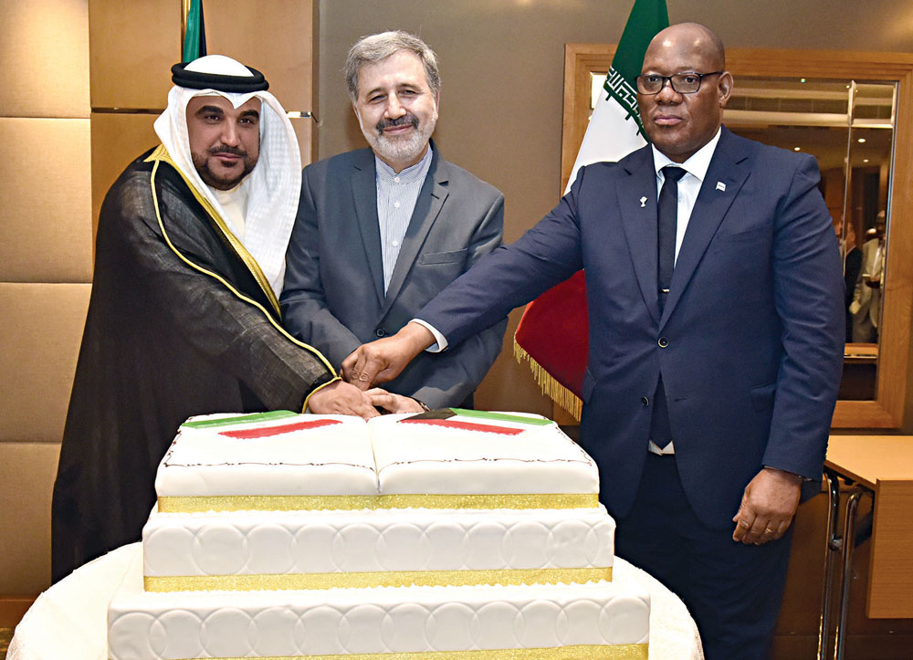 u0633u0641u064au0631u0627 u0625u064au0631u0627u0646 u0648u0628u062au0633u0648u0627u0646u0627 u0648u062eu0627u0644u062f u0627u0644u0641u0627u0631u0633 u0645u0646 u0625u062fu0627u0631u0629 u0627u0644u0645u0631u0627u0633u0645 u0641u064a u00abu0627u0644u062eu0627u0631u062cu064au0629u00bb (u062au0635u0648u064au0631 u0633u0639u062f u0647u0646u062fu0627u0648u064a)