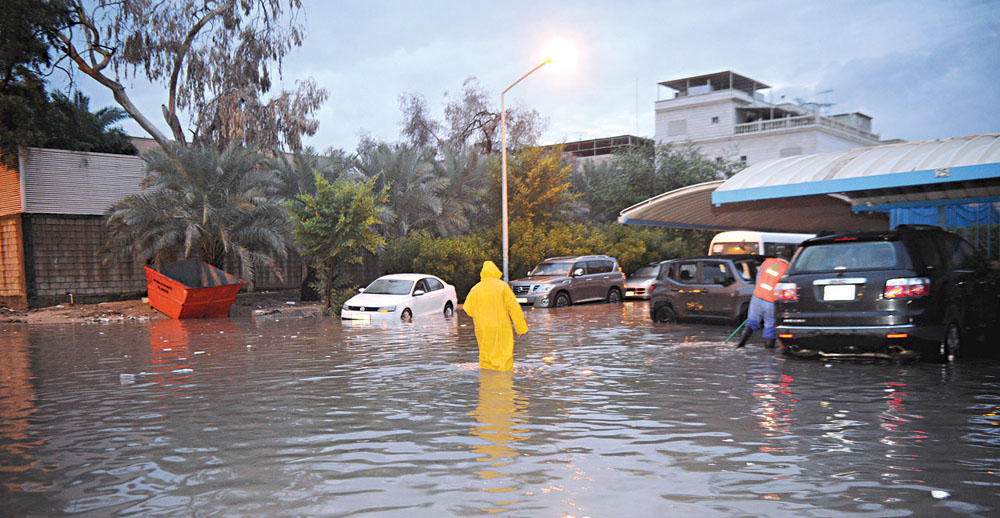 الأمطار أغرقت السيارات  	  (تصوير بسام زيدان)