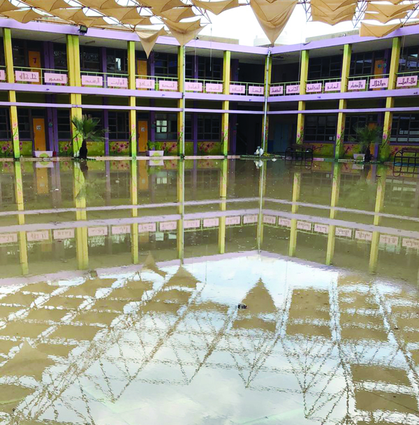 ساحة العلم تحولت إلى مسبح