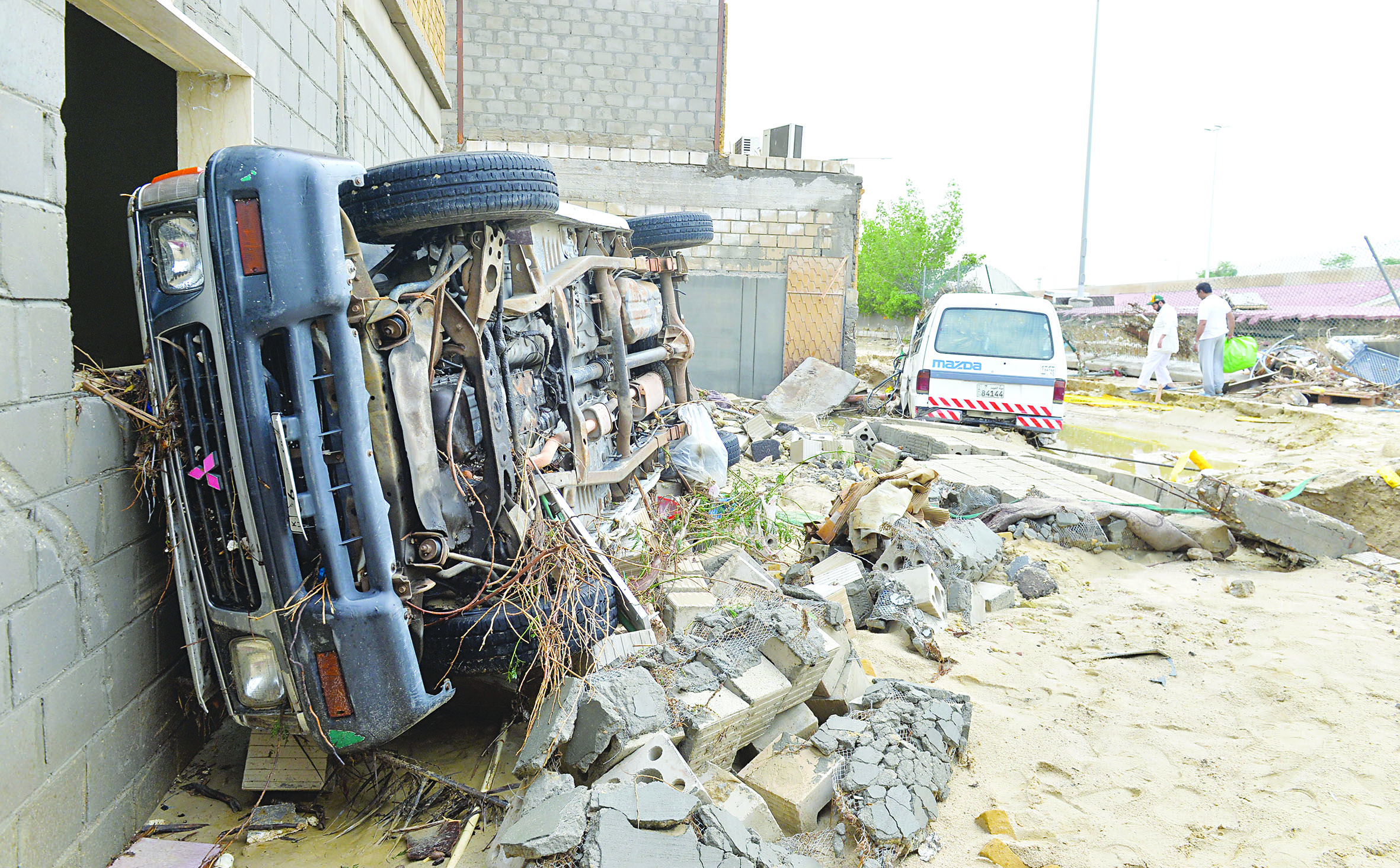 u0627u0644u0633u064au0648u0644 u0623u0644u0635u0642u062a u0627u0644u0633u064au0627u0631u0629 u0628u0627u0644u062cu062fu0627u0631 t  (u062au0635u0648u064au0631 u0623u0633u0639u062f u0639u0628u062fu0627u0644u0644u0647)