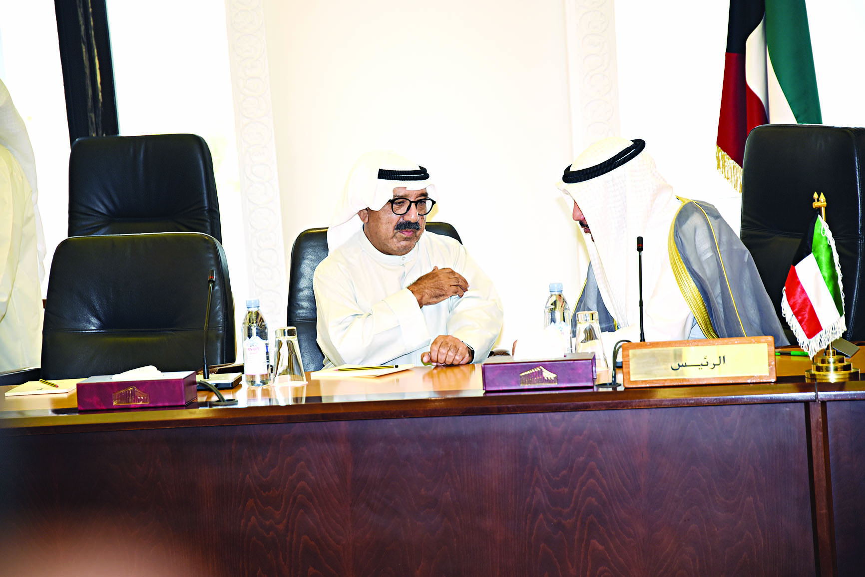 حديث بين الغانم والصباح على هامش الاجتماع