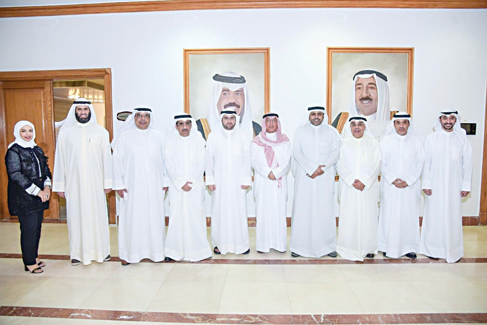 u0627u0644u0648u0632u064au0631 u0627u0644u062cu0628u0631u064a u0648u0627u0644u0645u0644u0627 u0641u064a u0644u0642u0637u0629 u062au0630u0643u0627u0631u064au0629 u0645u0639 u0623u0639u0636u0627u0621 u0645u062cu0644u0633 u0625u062fu0627u0631u0629 u00abu0627u0644u0647u064au0626u0629u00bb