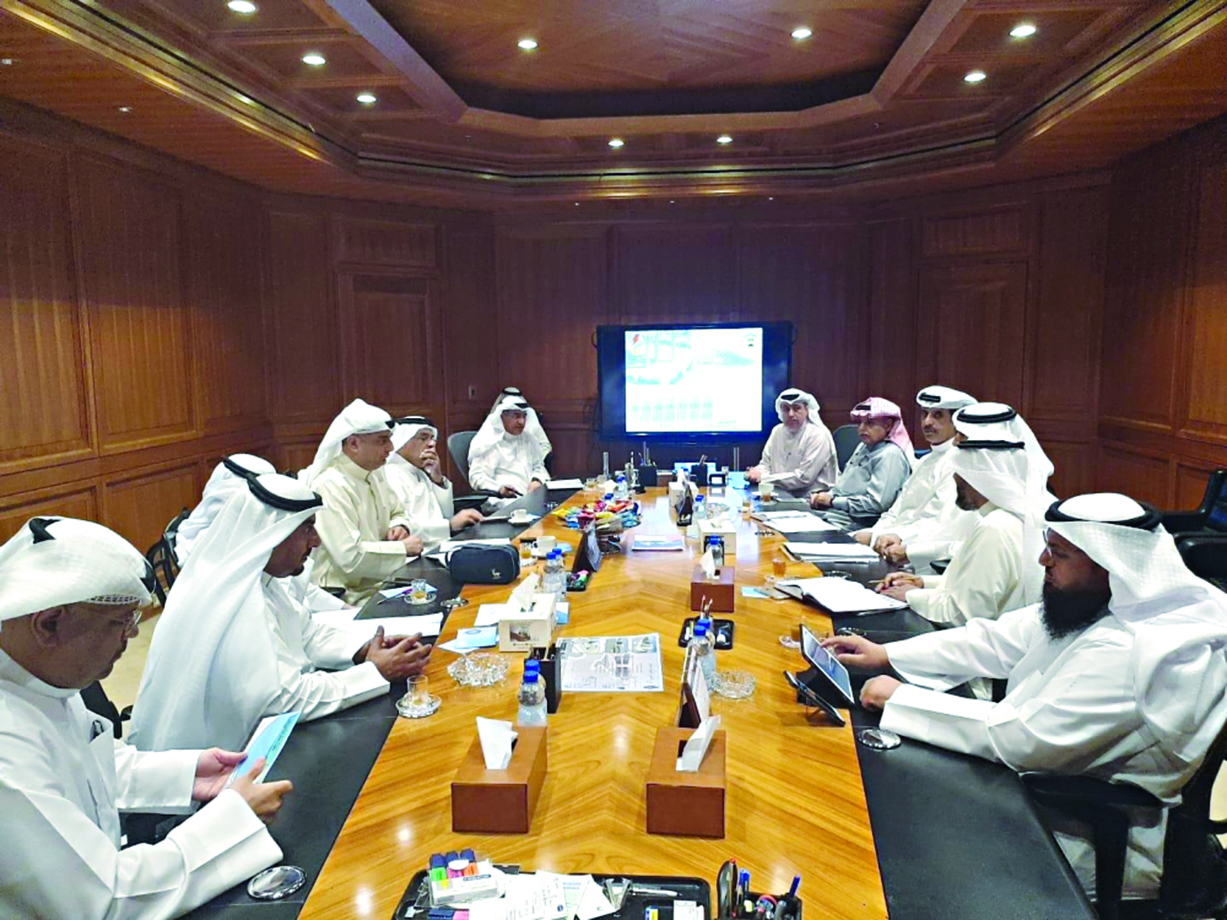 الرشيدي مترئسا اجتماع قياديي «الكهرباء»