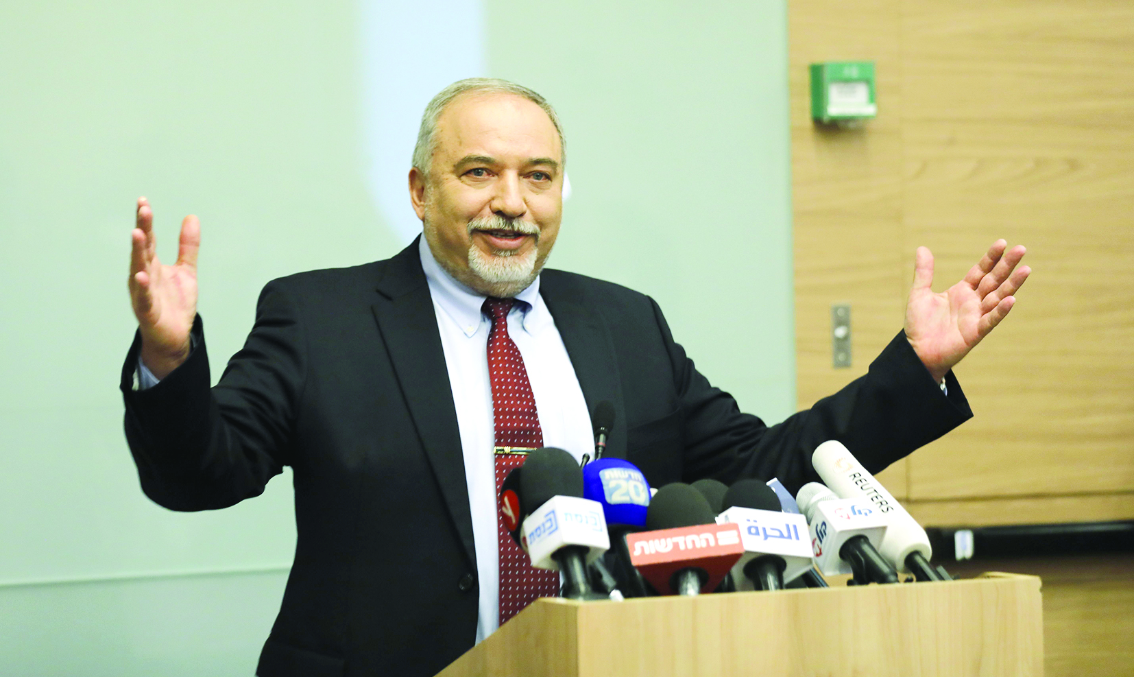 u0644u064au0628u0631u0645u0627u0646 u0645u062au062du062fu062bu0627u064b u0644u0644u0635u062du0627u0641u064au064au0646 u0628u0645u0643u062au0628u0647 u0641u064a u0627u0644u0643u0646u064au0633u062at (u0623 u0641 u0628) 