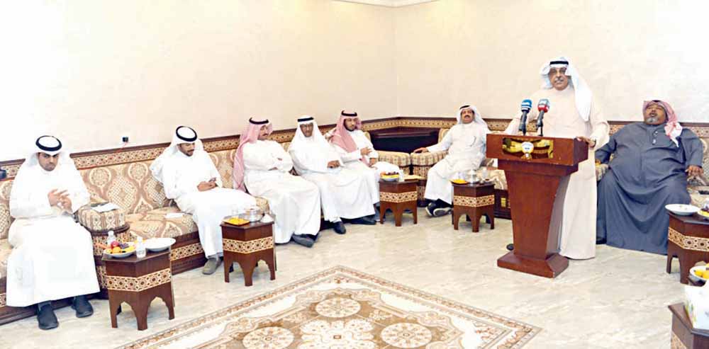 u062cu0627u0646u0628 u0645u0646 u0627u0644u062du0636u0648u0631 u0641u064a u0627u0644u0646u062fu0648u0629                                                                    t             (u062au0635u0648u064au0631 u0646u0627u064au0641 u0627u0644u0639u0642u0644u0629)