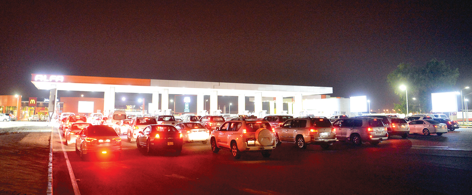 u0627u0632u062fu062du0627u0645 u0643u0628u064au0631 u0641u064a u0625u062du062fu0649 u0645u062du0637u0627u062a u0627u0644u0628u0646u0632u064au0646 t(u062au0635u0648u064au0631 u0646u0627u064au0641 u0627u0644u0639u0642u0644u0629)