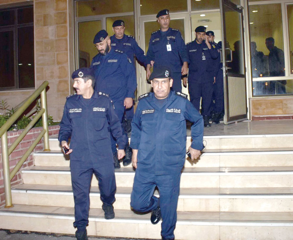 u0627u0644u0646u0647u0627u0645 u0644u062fu0649 u0628u062fu0621 u062cu0648u0644u062au0647 u0628u0631u0641u0642u0629 u0627u0644u0645u0643u0631u0627u062f 