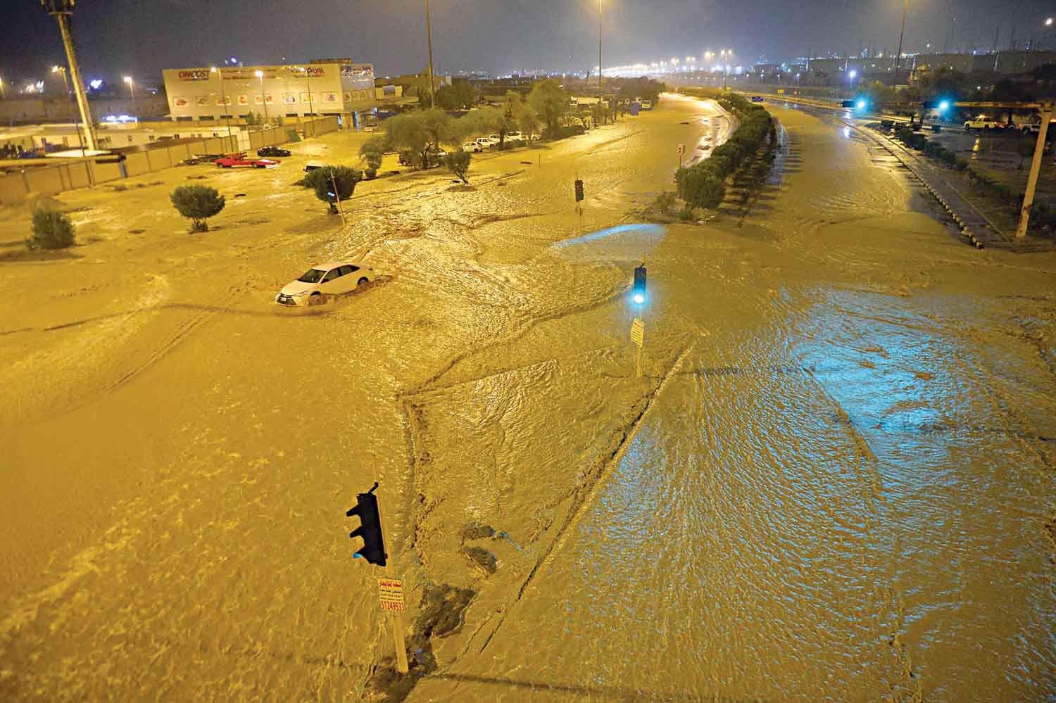 u0627u0644u0633u064au0648u0644 u0623u063au0631u0642u062a u0627u0644u0634u0648u0627u0631u0639        t                             (u062au0635u0648u064au0631 u0623u0633u0639u062f u0639u0628u062fu0627u0644u0644u0647)