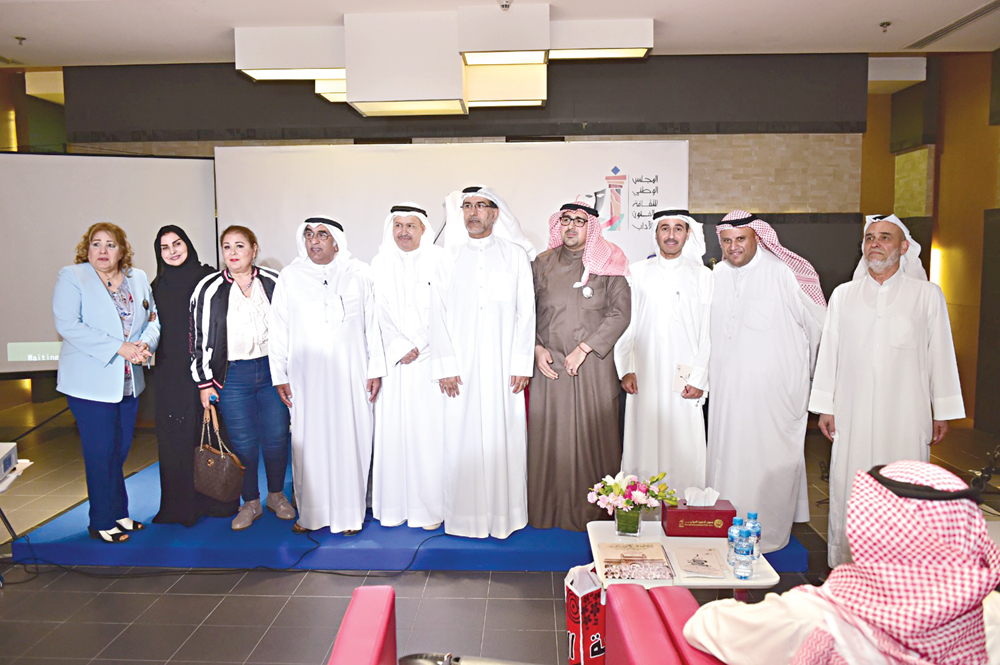 الأدباء المشاركون في التأبين