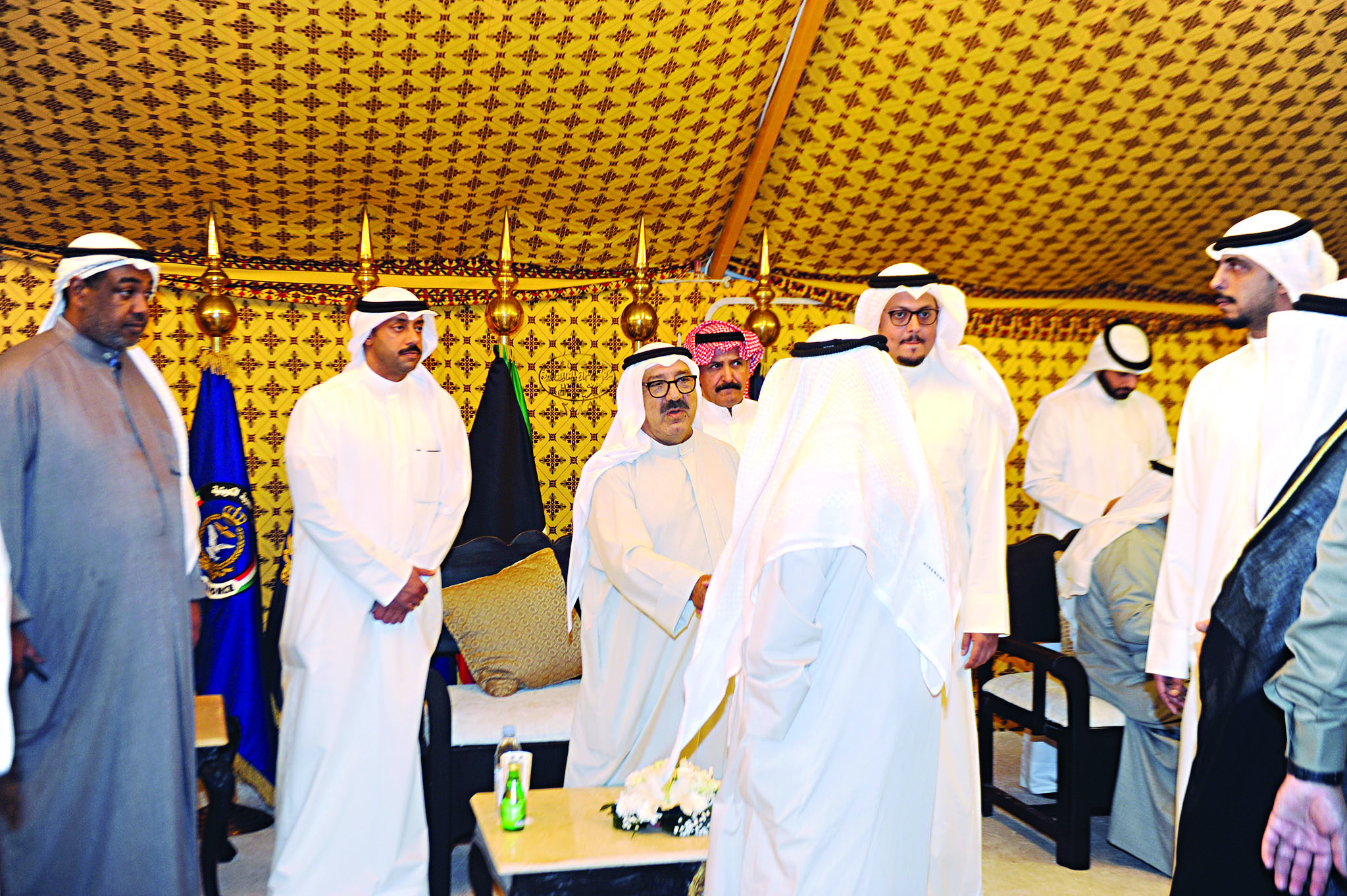 u0627u0644u0646u0627u0626u0628 u0627u0644u0623u0648u0644 u064au062au0644u0642u0649 u0627u0644u062au0647u0627u0646u064a                   t                    (u062au0635u0648u064au0631 u0646u0627u064au0641 u0627u0644u0639u0642u0644u0629 u0648u0628u0633u0627u0645 u0632u064au062fu0627u0646)