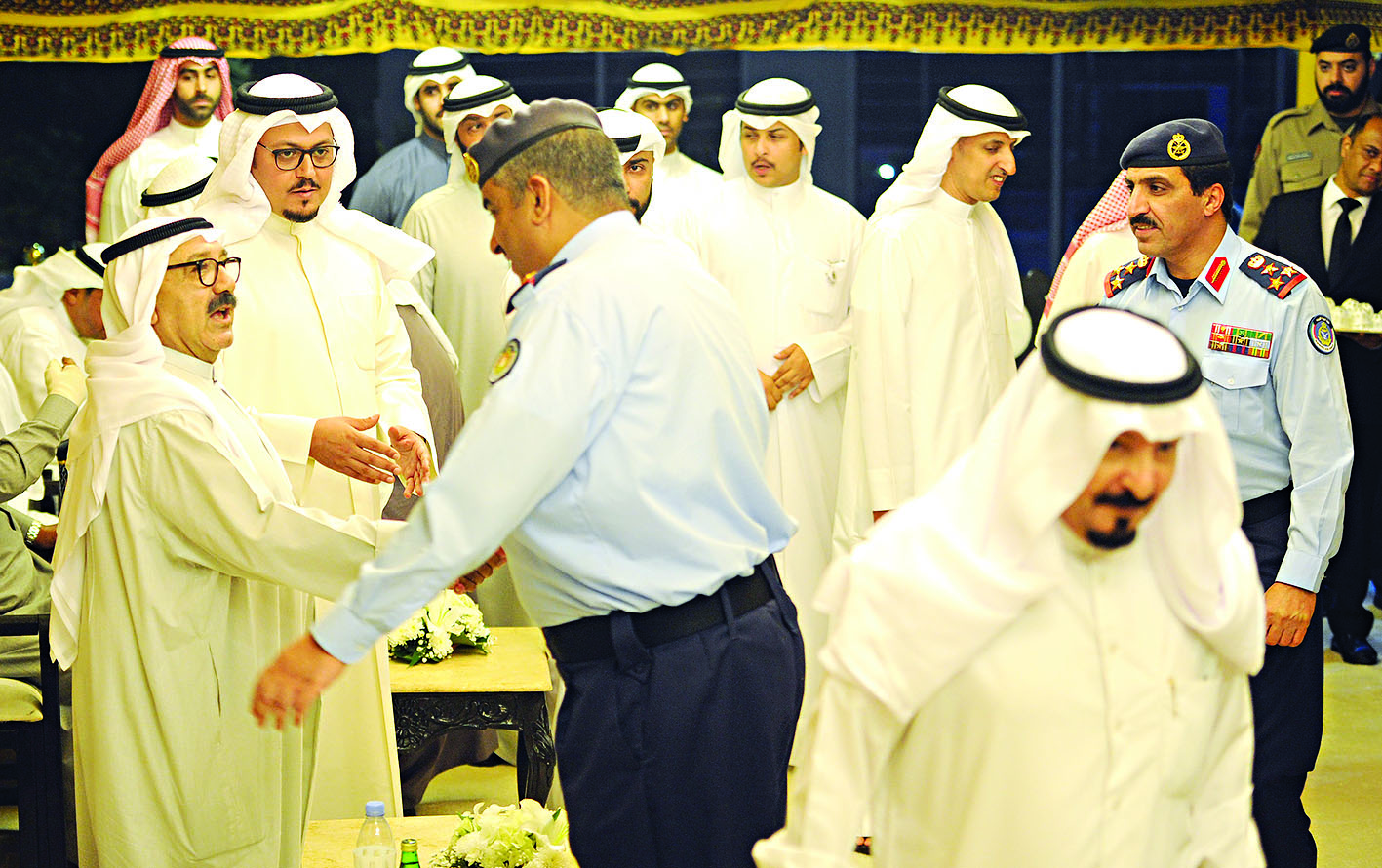 قيادات الإطفاء تهنئ 