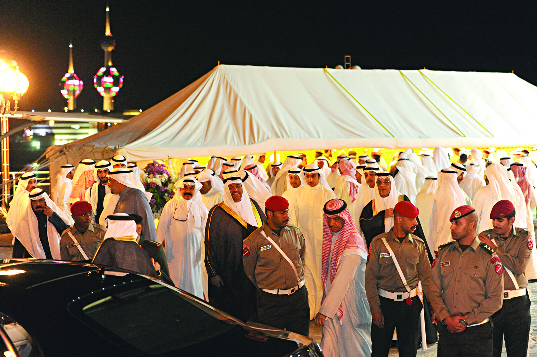 حشد كبير قدم للتهنئة