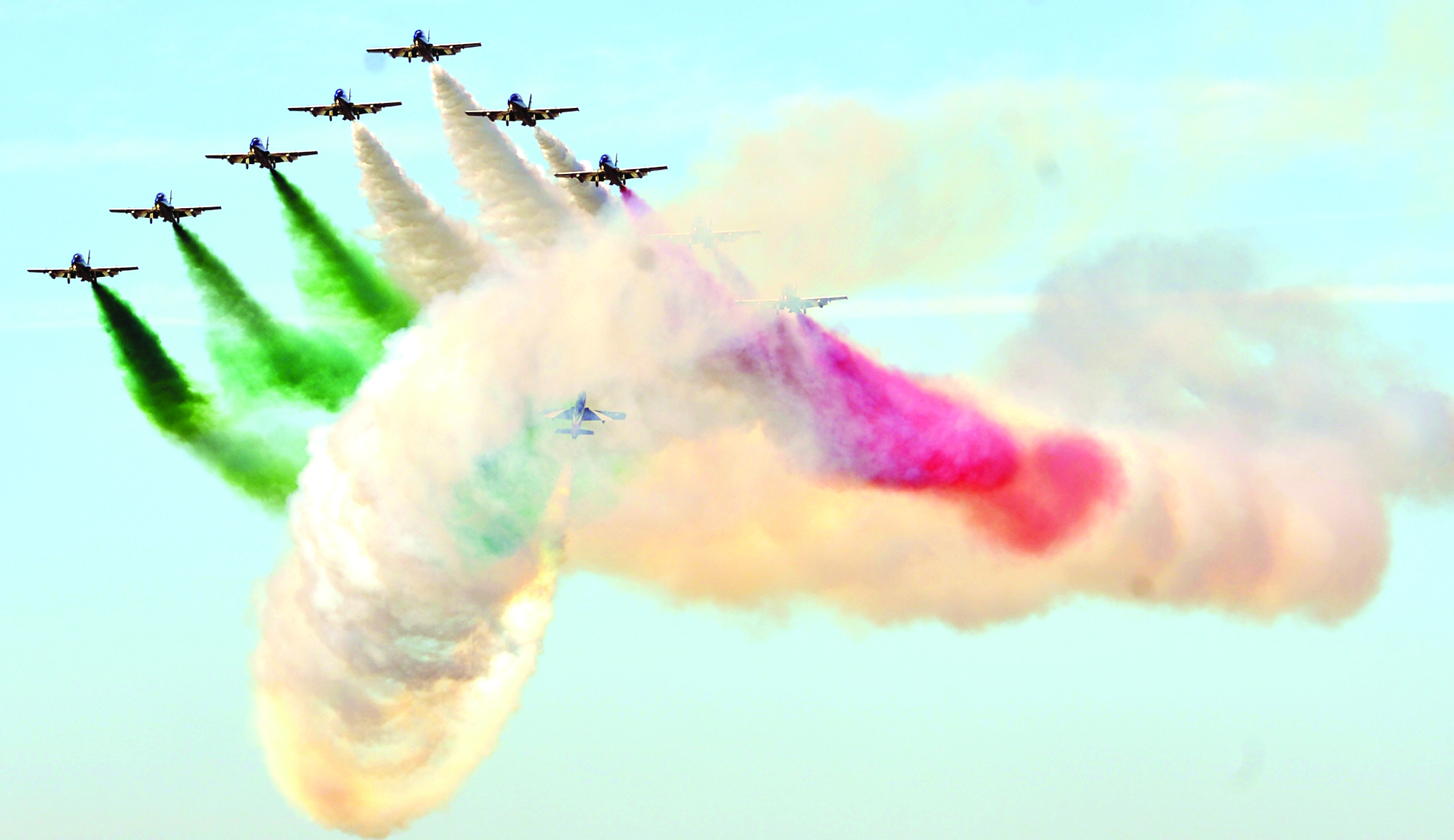 u0633u0631u0628 u0645u0646 u0627u0644u0645u0642u0627u062au0644u0627u062a u064au0631u0633u0645 u0644u0648u062du0629 u0645u0646 u0627u0644u0623u0644u0648u0627u0646 u0641u064a u0633u0645u0627u0621 u0627u0644u0623u0628u0631u0627u062c                    t                           (u062au0635u0648u064au0631 u0646u0627u064au0641 u0627u0644u0639u0642u0644u0629)