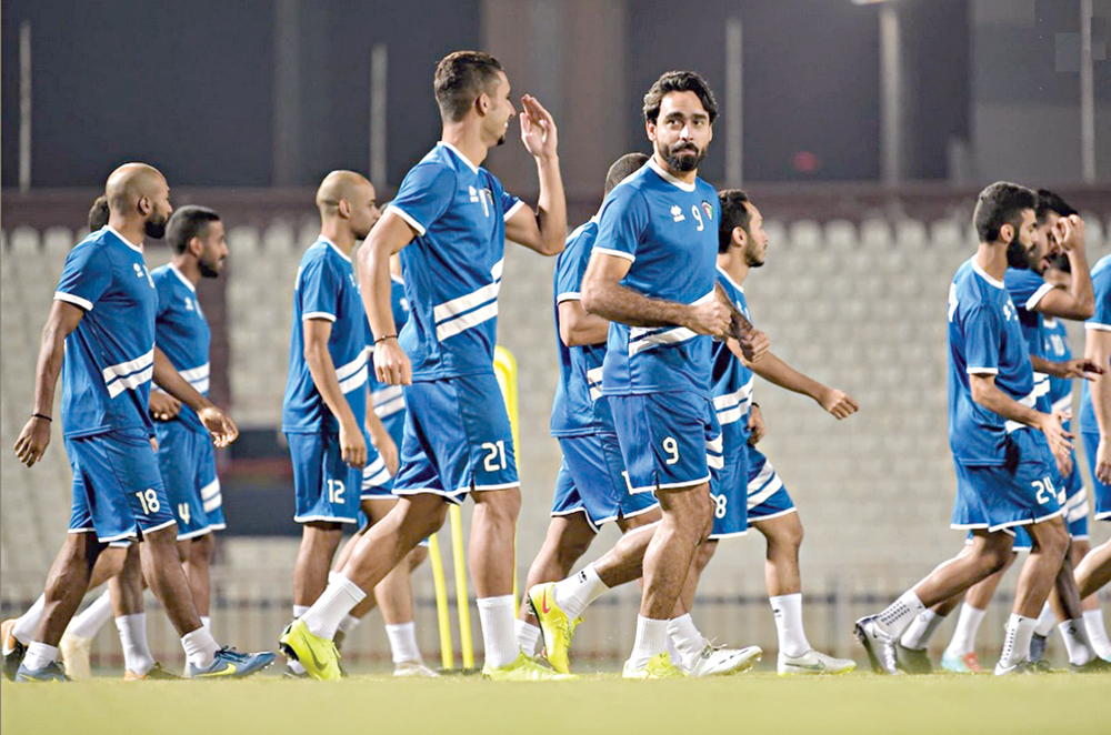 u0644u0627u0639u0628u0648 u00abu0627u0644u0623u0632u0631u0642u00bb u0641u064a u062au062fu0631u064au0628 u0633u0627u0628u0642 