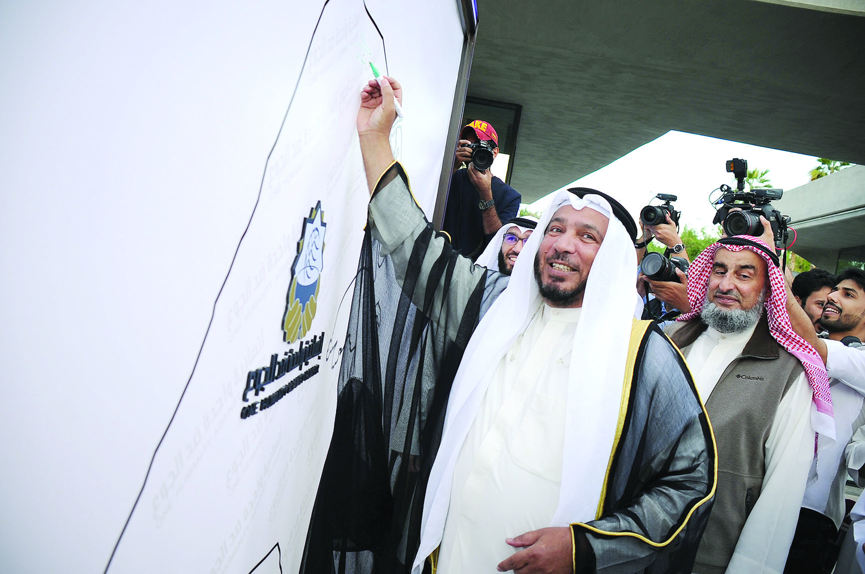 ... ويوقع عليها