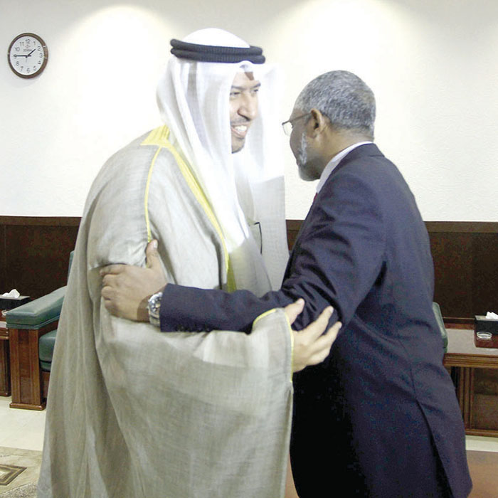  u0631u0626u064au0633 u0627u0644u0648u0632u0631u0627u0621 u0627u0644u0633u0648u062fu0627u0646u064a u064au0631u062du0651u0628 u0628u0627u0644u0648u0632u064au0631 u0627u0644u0639u0641u0627u0633u064a