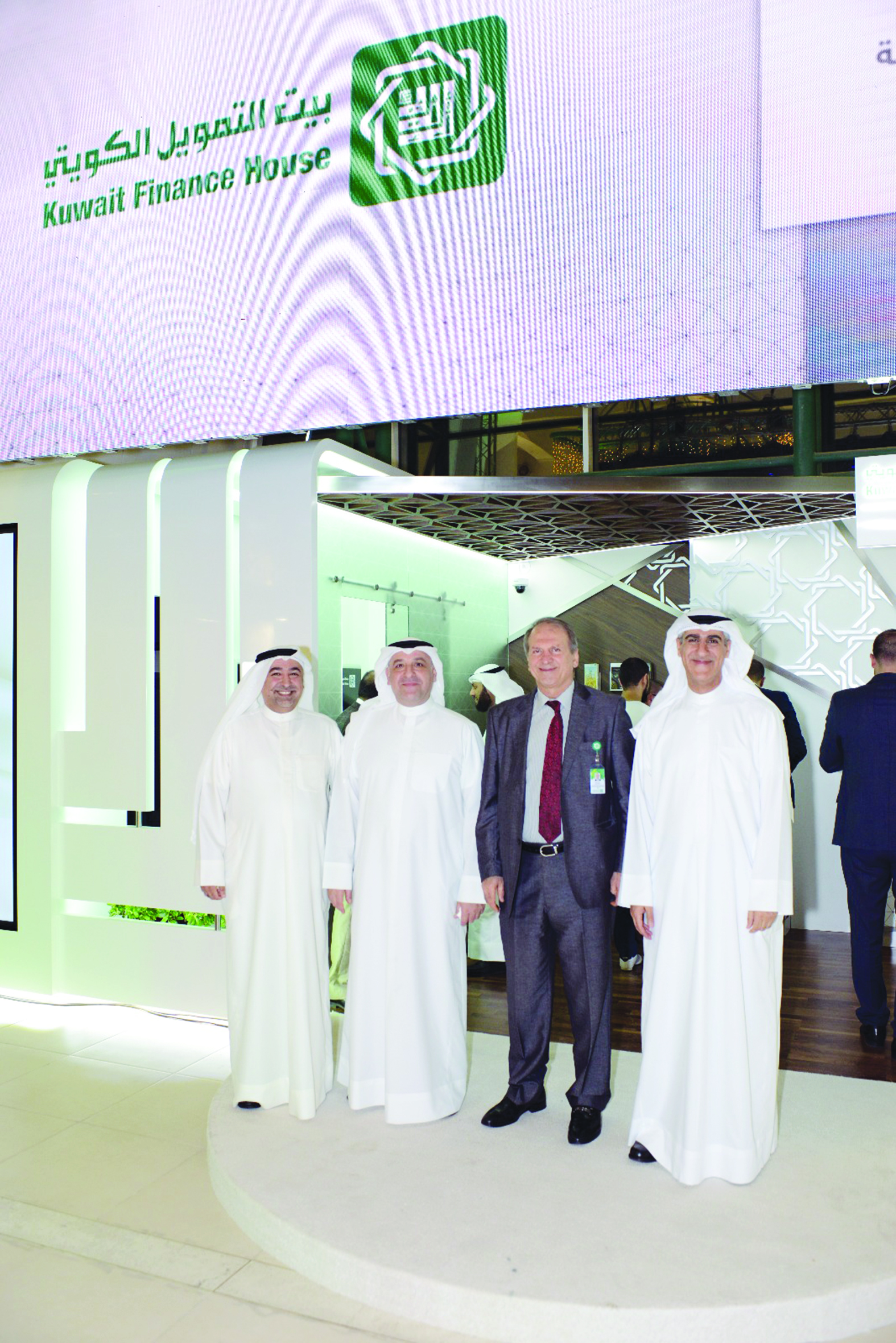 أعضاء من الإدارة التنفيذية في «بيتك»