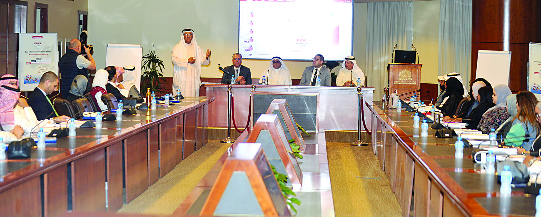 u062cu0627u0646u0628 u0645u0646 u0627u0644u0625u0639u0644u0627u0646 u0639u0646 u0627u0644u0628u0631u0646u0627u0645u062ctt (u062au0635u0648u064au0631 u0633u0639u062f u0647u0646u062fu0627u0648u064a)