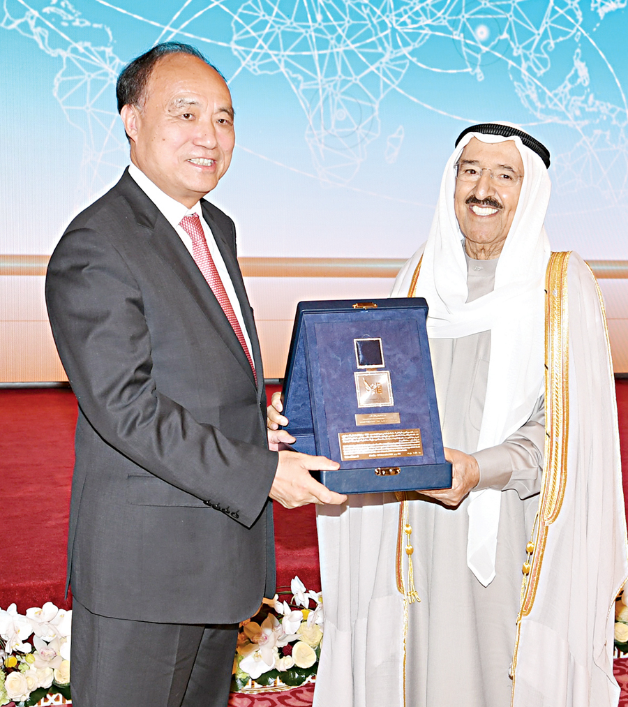 ... ويسلم جاو الجائزة