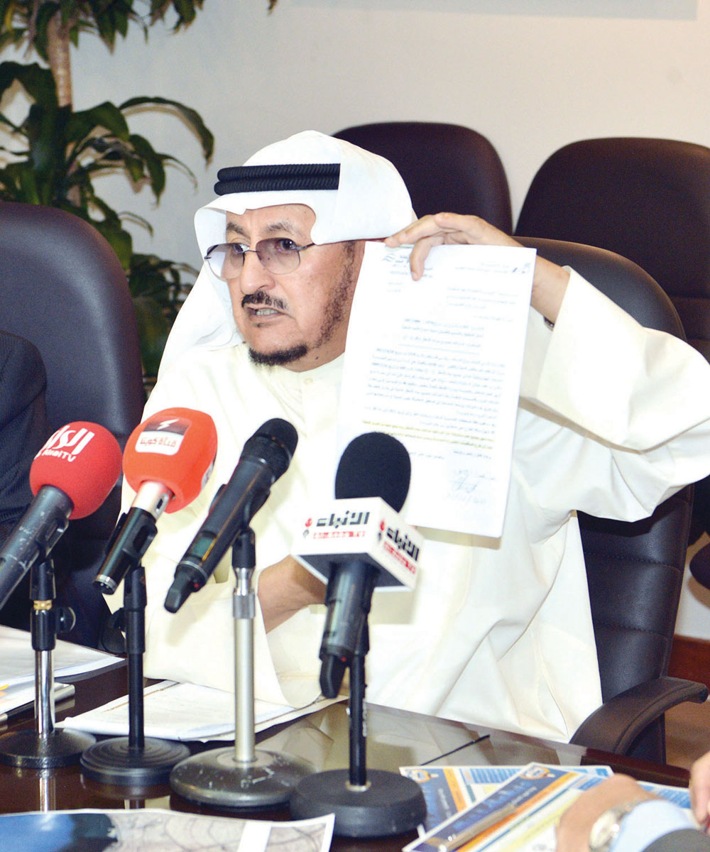 ... ويعرض مراسلات تبرئ مكتبه