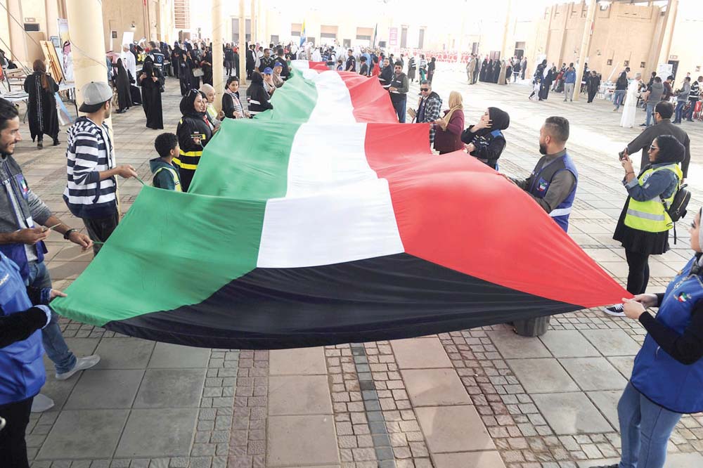 علم البلاد بحجم قياسي في افتتاح المهرجان