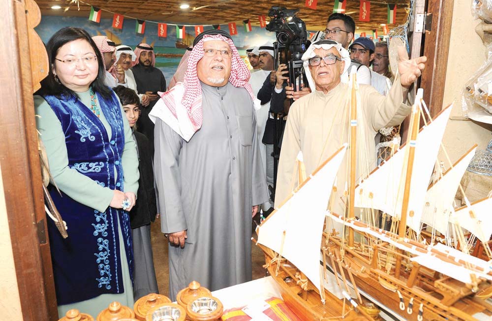 ... وفي جانب من الجولة