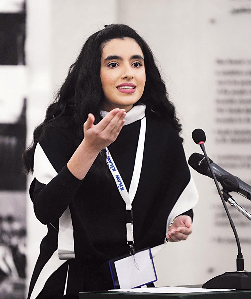 إحدى المشاركات أثناء المناظرة