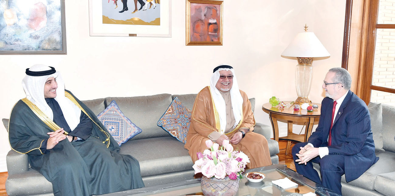 الجراح ينقل تعازي سمو الأمير إلى السفير الأميركي