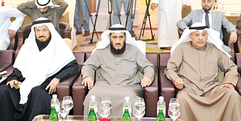 u0639u0645u0627u062fu064a u0648u0645u0633u0624u0648u0644u0648 u00abu0627u0644u0623u0648u0642u0627u0641u00bb u0641u064a u0627u0644u0645u0644u062au0642u0649t (u062au0635u0648u064au0631 u0633u0639u062f u0647u0646u062fu0627u0648u064a)