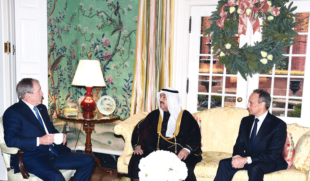 ناصر المحمد وجورج بوش الابن والسفير سالم الصباح