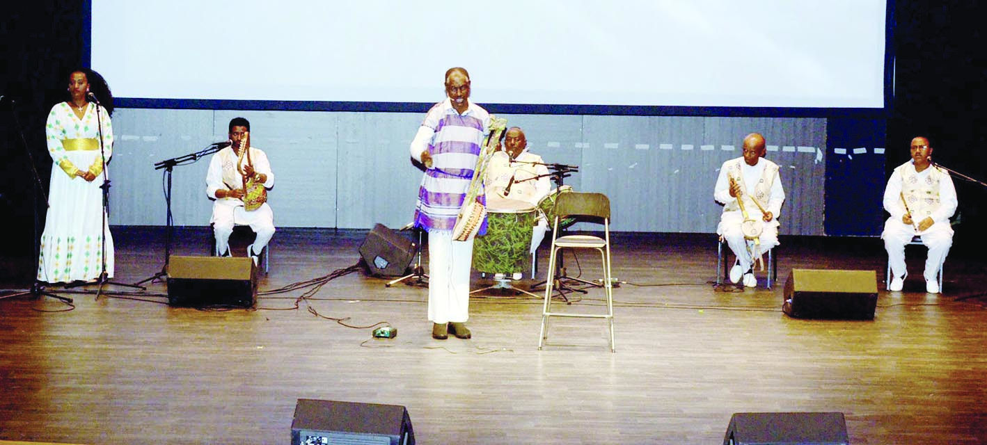 u062cu0627u0634 u0627u0628u064au064au0631u0627 u0645u0639 u0641u0631u0642u062au0647 u0627u0644u0645u0648u0633u064au0642u064au0629 t(u062au0635u0648u064au0631 u0628u0633u0627u0645 u0632u064au062fu0627u0646)