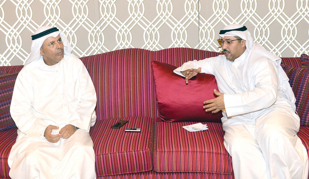  خليفة الخرافي يتحدث للزميل وليد الهولان 