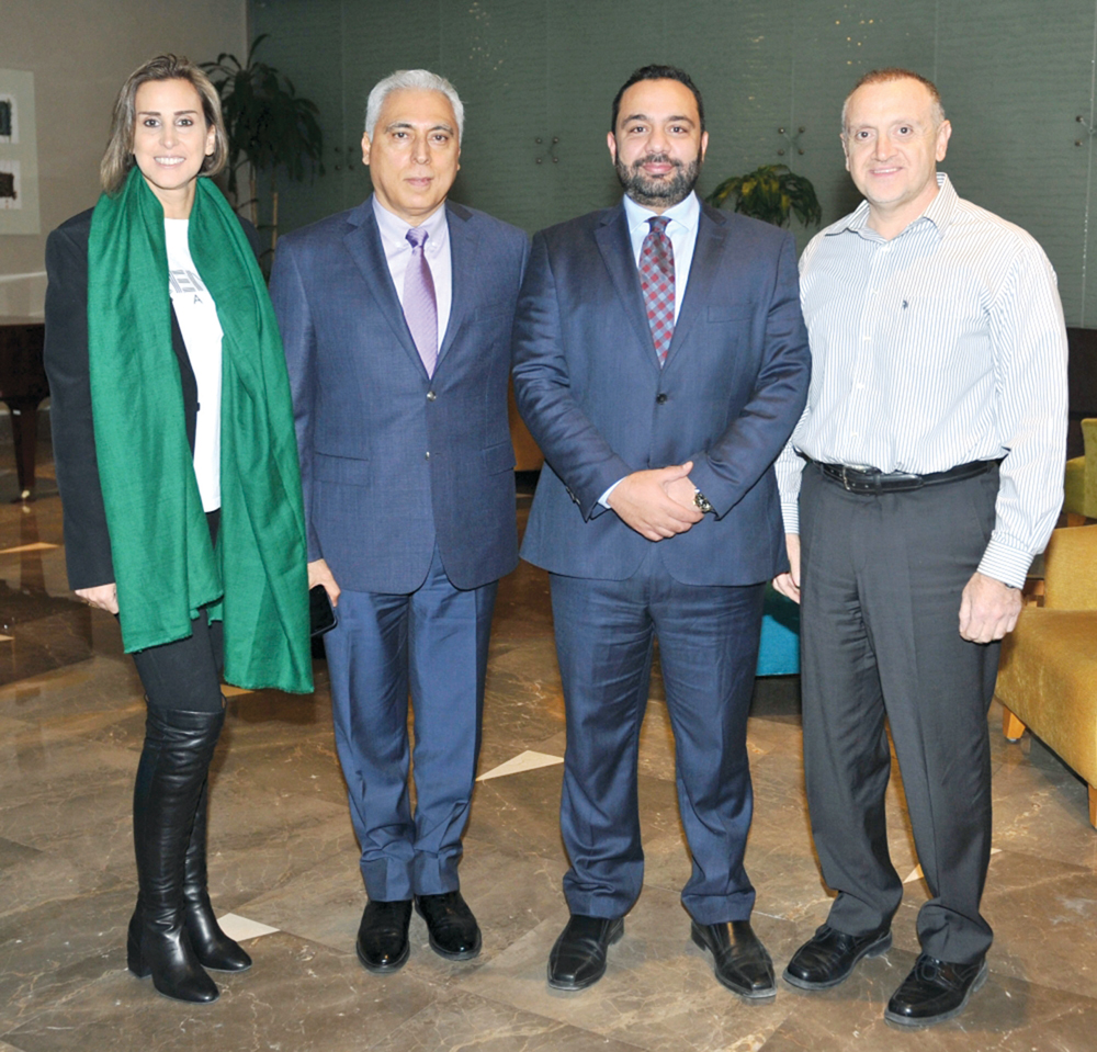 الصايغ متوسطاً زياد مجذوب وإيناس عبدالعزيز ووليد قاطرجي