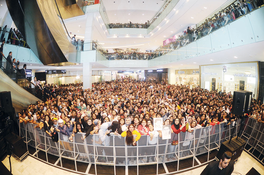 الجمهور ملأ المكان