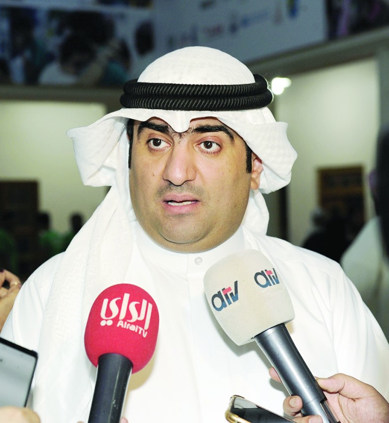 خالد الروضان يتحدث للصحافيين