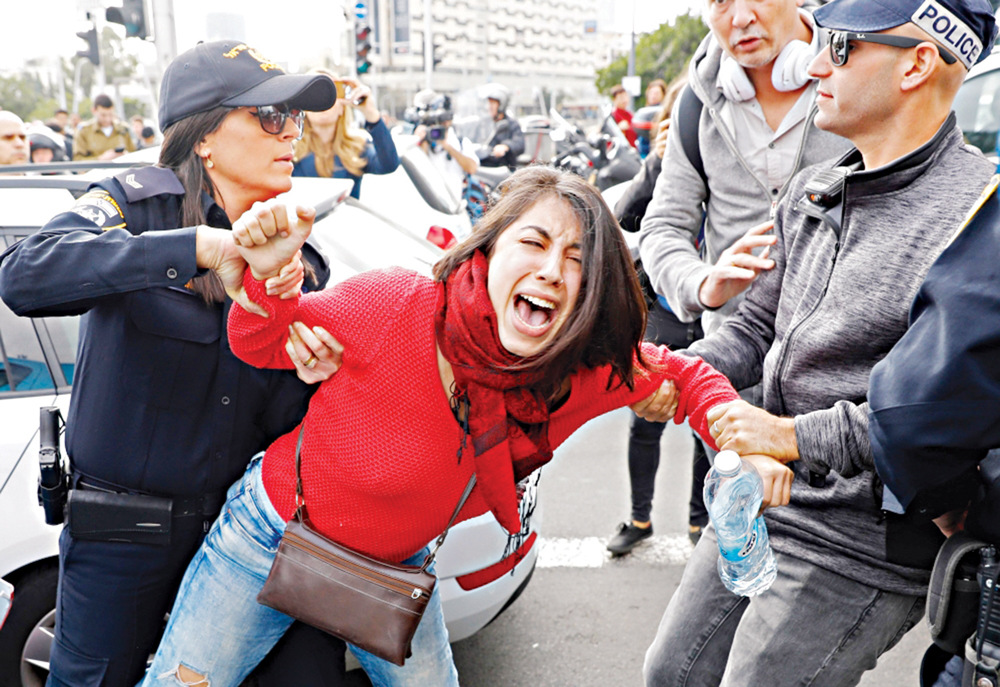 u0627u0641u0631u0627u062f u0645u0646 u0627u0644u0634u0631u0637u0629 u0627u0644u0627u0633u0631u0627u0626u064au0644u064au0629 u064au0648u0642u0641u0648u0646 u0625u062du062fu0649 u0627u0644u0645u062au0638u0627u0647u0631u0627u062a u0636u062f u0627u0644u0639u0646u0641 u0627u0644u0645u0646u0632u0644u064a u0641u064a u062au0644 u0623u0628u064au0628 u0628u0639u062fu0645u0627 u0642u064fu062au0644u062a 25 u0625u0645u0631u0623u0629 u0645u0646u0630 u0628u062fu0627u064au0629 2018t    (u0623 u0641 u0628)