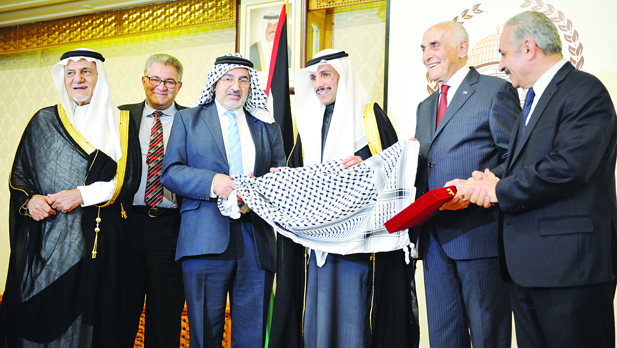 u0647u062fu064au0629 u0644u0644u063au0627u0646u0645 u0645u0646 u0645u062cu0644u0633 u0627u0644u0623u0645u0646u0627u0621