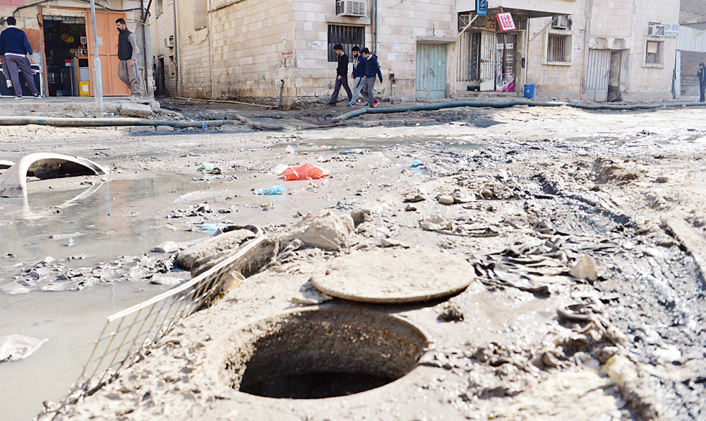 u0623u062du062f u0645u0646u0627u0647u064au0644 u0627u0644u0635u0631u0641 u0645u0641u062au0648u062d u0628u064au0646u0645u0627 u0645u064au0627u0647 u0627u0644u0645u062cu0627u0631u064a u062au0645u0631 u0625u0644u0649 u062cu0627u0646u0628u0647