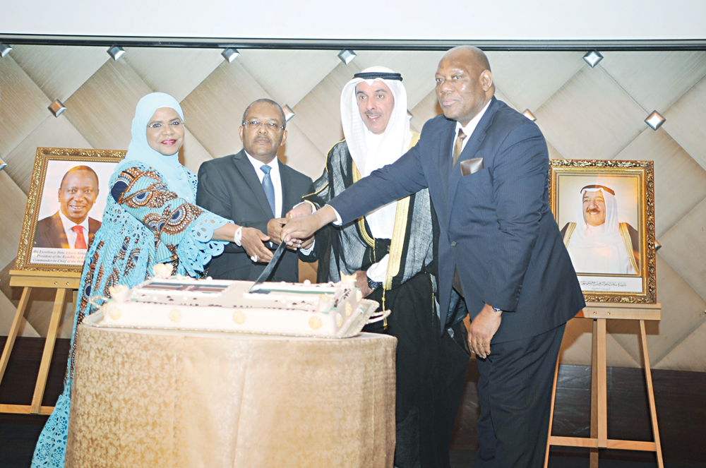 u0627u0644u0645u0634u0639u0627u0646 u0645u0634u0627u0631u0643u0627u064b u0633u0641u064au0631 u0643u064au0646u064au0627 u0642u0637u0639 u0642u0627u0644u0628 u0627u0644u062du0644u0648u0649 u062eu0644u0627u0644 u0627u0644u062du0641u0644