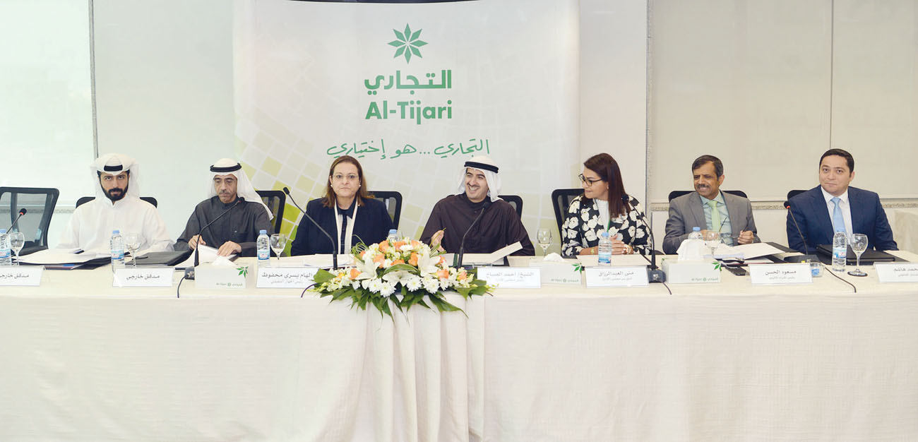 الصباح مترئساً الاجتماع	 (تصوير نايف العقلة)